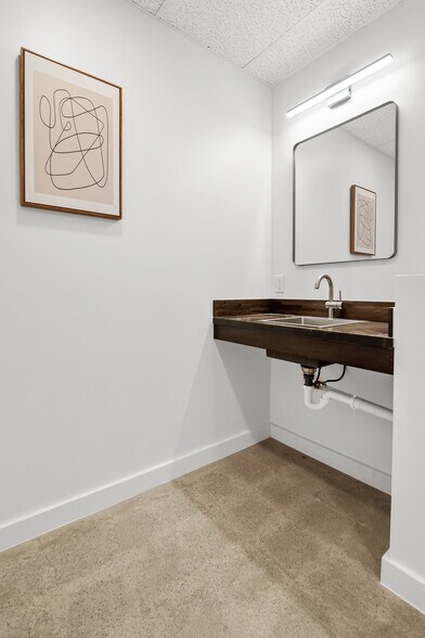 More Photos Of 1625 S Boston Ave, Tulsa Office For Sale