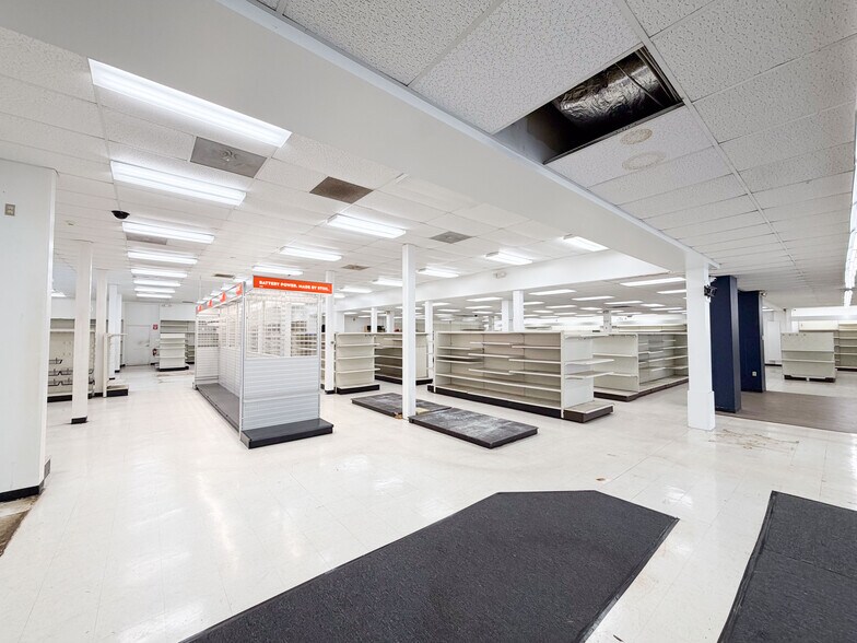 More Photos Of 147 Meriden Rd, Middlefield Garden Center For Sale