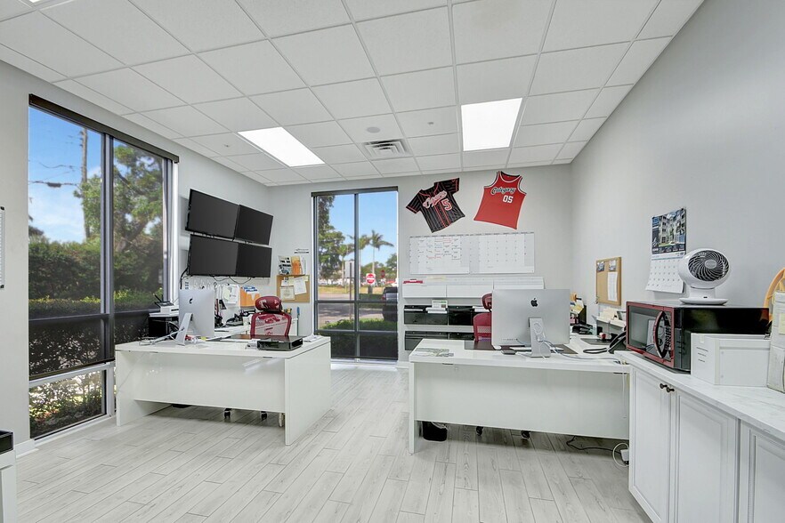 More Photos Of 7150 Seacrest Blvd, Lantana Showroom For Sale