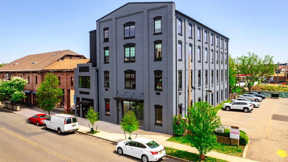 More Photos Of 6-8 Gates Ave, Montclair Office For Lease