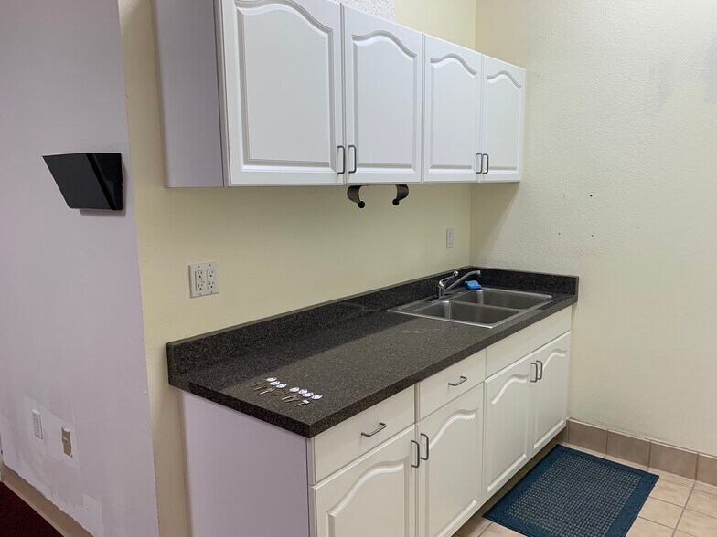 More Photos Of 4851 Lone Tree Way, Antioch Storefront Retail Office For Lease