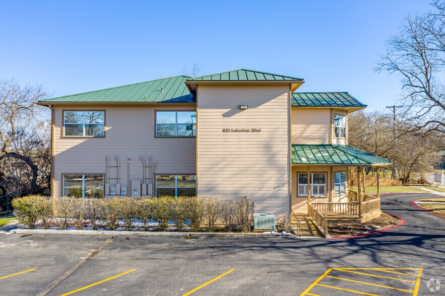 More Photos Of 921 Lakeview Blvd, New Braunfels Medical For Lease