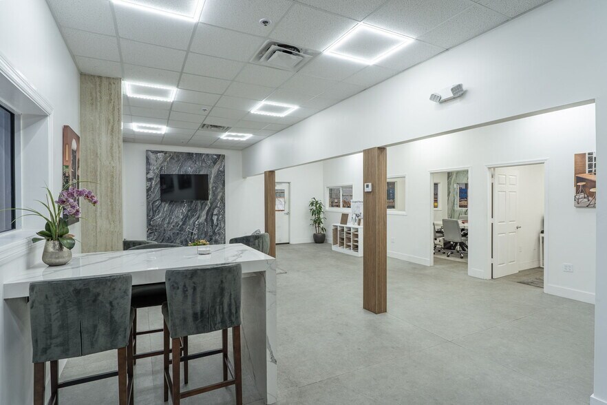 More Photos Of 3520 Old Metro Pky, Fort Myers Warehouse For Lease