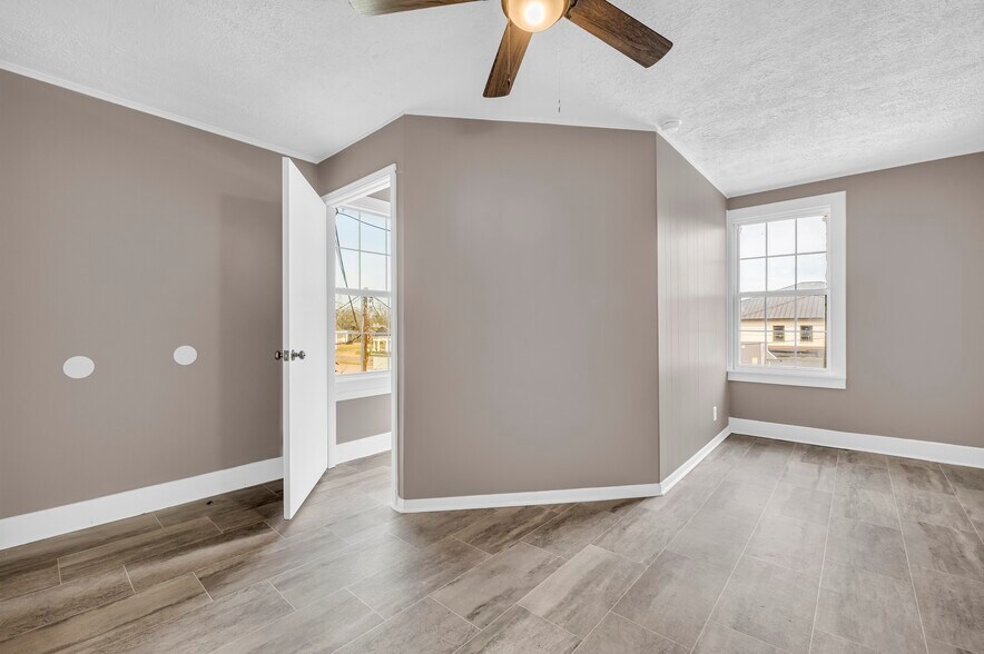 More Photos Of 817 College St, Columbus Multifamily For Sale