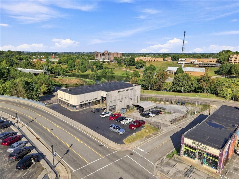 More Photos Of 529 E Broadway Ave, Maryville Auto Repair For Sale