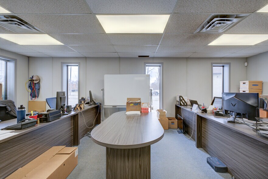 More Photos Of 114 Easton Rd, Brantford Industrial For Sale