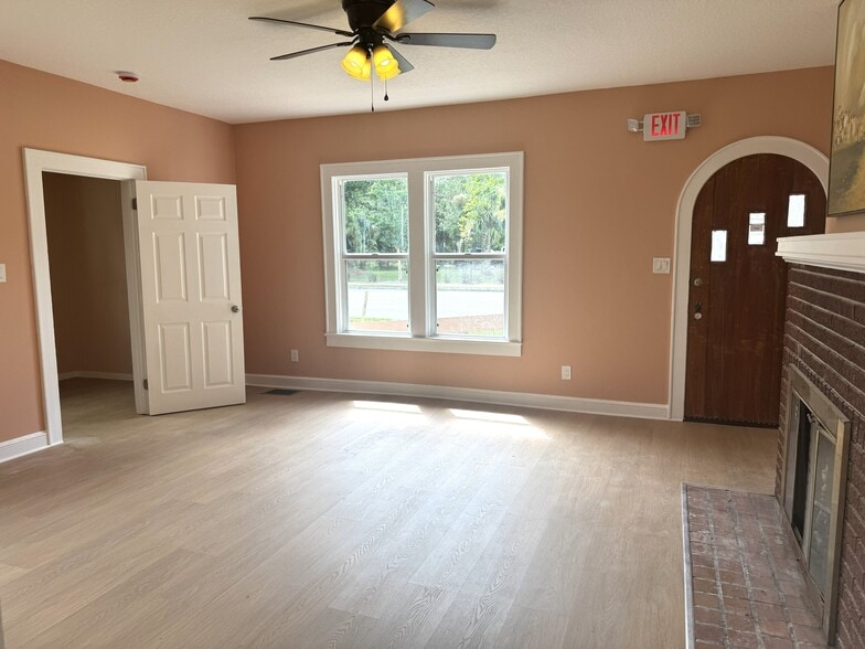More Photos Of 904 E Moody Blvd, Bunnell Office For Lease