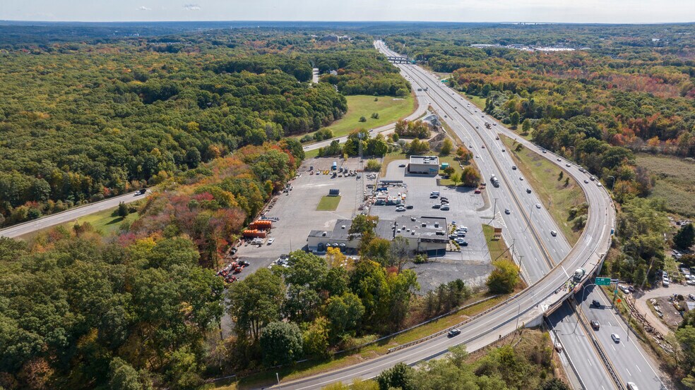 More Photos Of 1320 Eddie Dowling Hwy, Lincoln Showroom For Lease