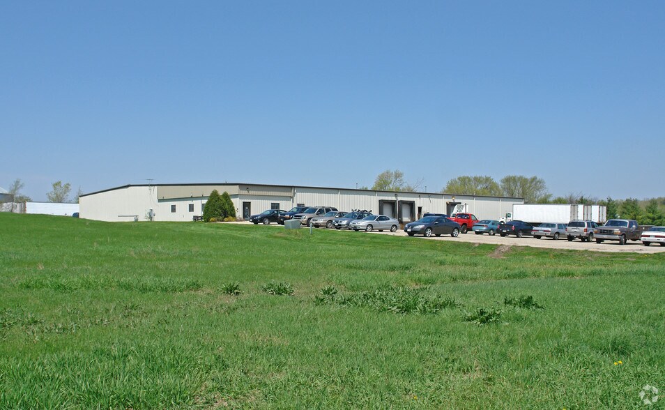 Primary Photo Of 761 N Parkway St, Jefferson Distribution For Sale