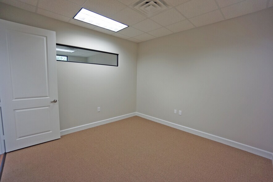 More Photos Of 633 E Fernhurst Dr, Katy Medical For Lease