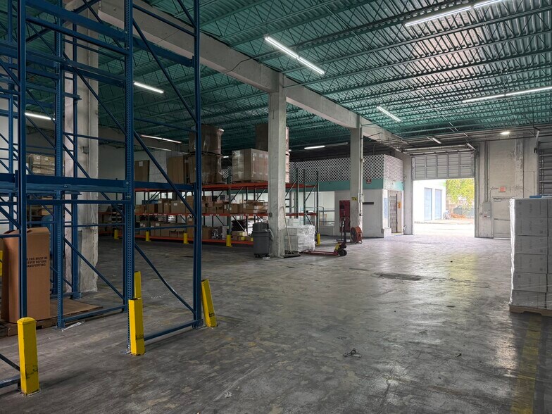 More Photos Of 2779 NW 112th Ave, Doral Manufacturing For Lease
