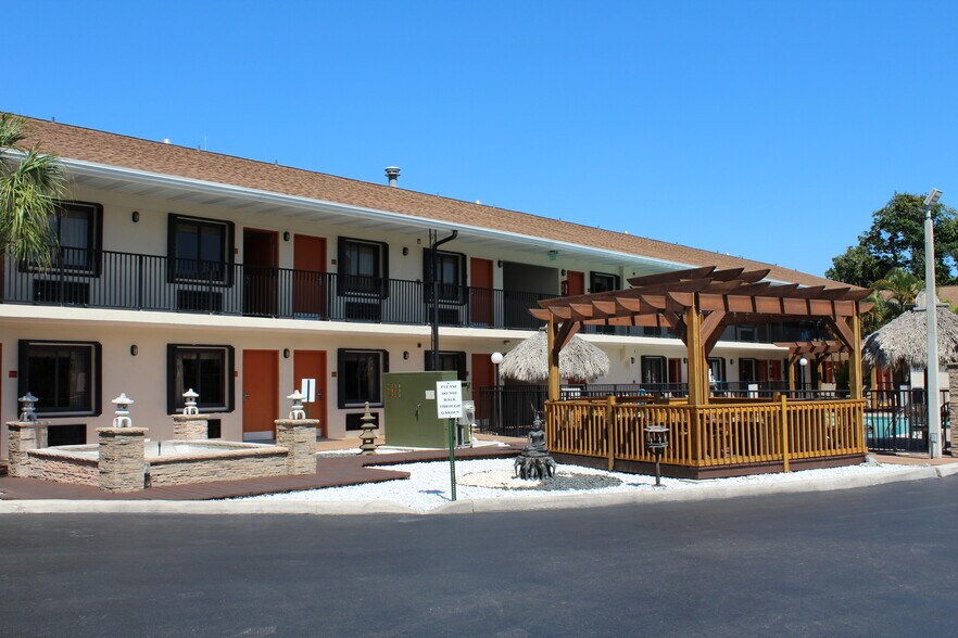 More Photos Of 333 SE Dixie Hwy, Florida City Hotel For Sale