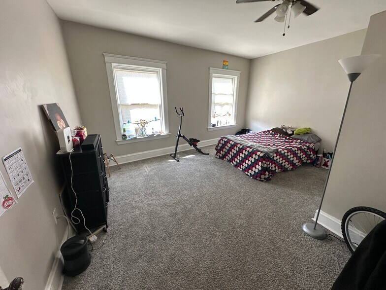 More Photos Of 11239 Superior Ave, Cleveland General Retail For Sale