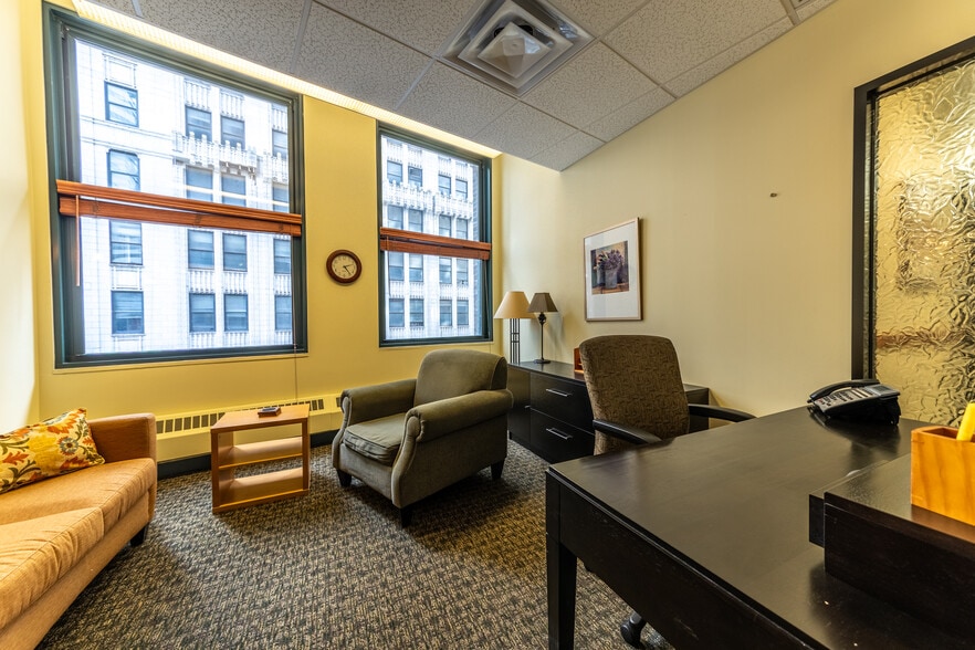 More Photos Of 50 E Washington St, Chicago Office For Sale
