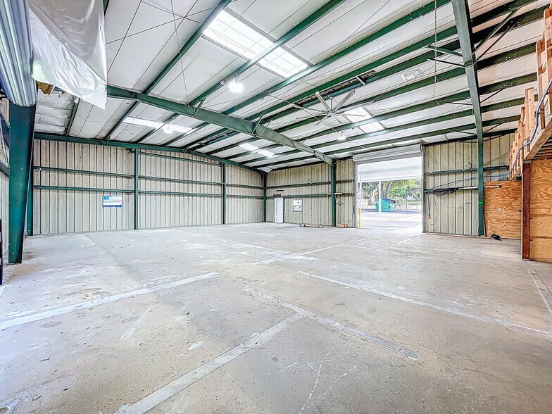 More Photos Of 112 N Mulrennan Rd, Valrico Warehouse For Sale