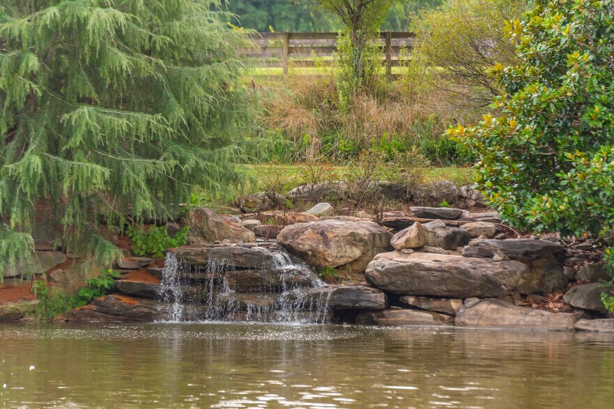 More Photos Of 565 Owens Gin Rd NE, Calhoun Lodge Meeting Hall For Sale