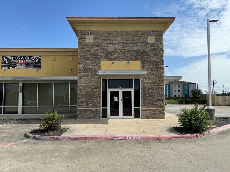 More Photos Of 5735 Bayport Blvd, Seabrook Storefront For Lease