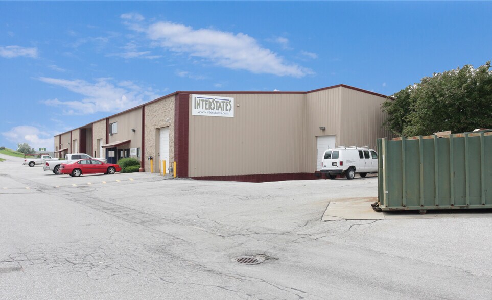 More Photos Of 14007-14015 Industrial Rd, Omaha Light Distribution For Lease