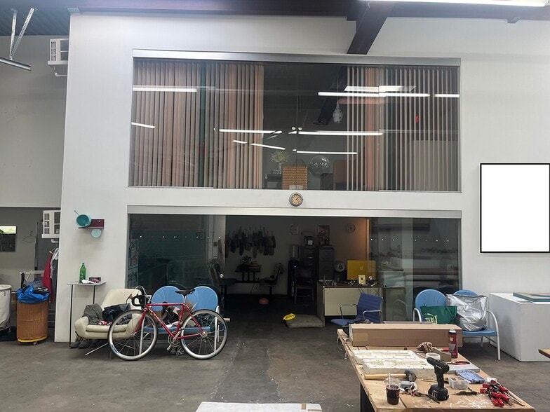 More Photos Of 1231 Flushing Ave, Brooklyn Warehouse For Lease