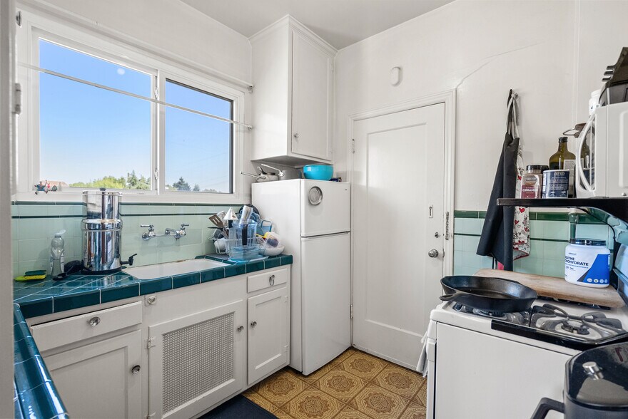 More Photos Of 1217 Capuchino Ave, Burlingame Apartments For Sale