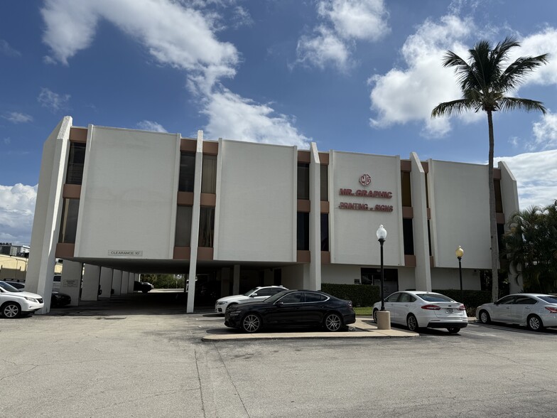 More Photos Of 2300 Palm Beach Lakes Blvd, West Palm Beach Office For Lease