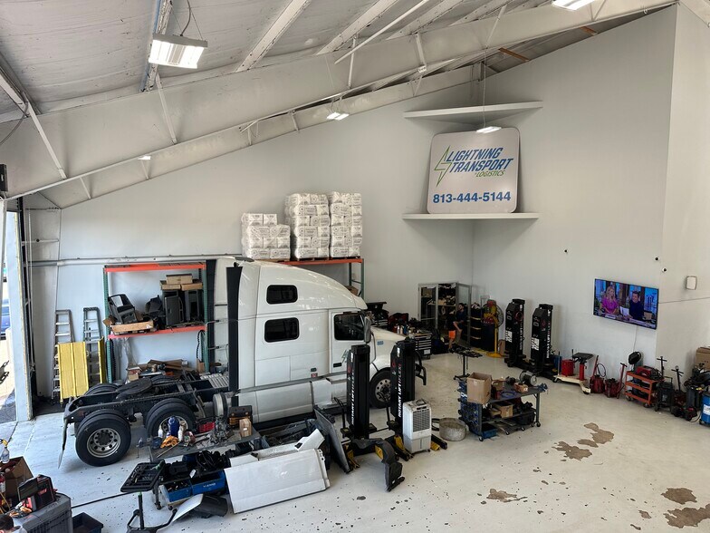 More Photos Of 6015 N US Highway 301, Tampa Warehouse For Lease