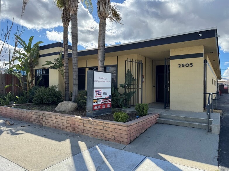 Primary Photo Of 2505 M St, Bakersfield Medical For Lease