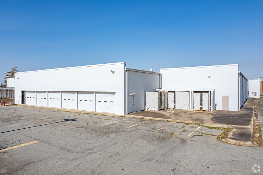 More Photos Of 2901 Pines Mall Dr, Pine Bluff Department Store For Sale