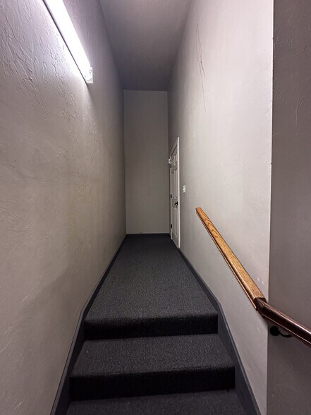 More Photos Of 524 Tower Dr, Moore Flex For Lease