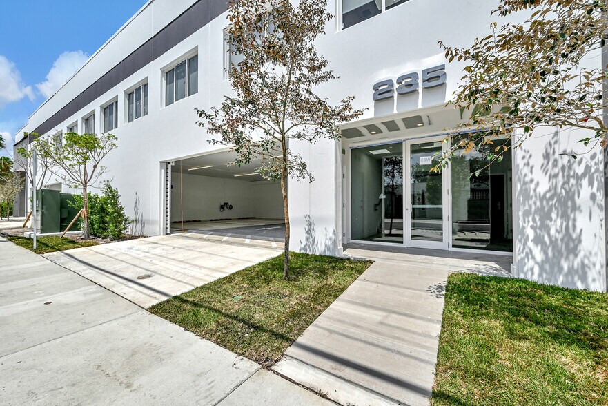 More Photos Of 210 NE 68th St, Miami Warehouse For Sale