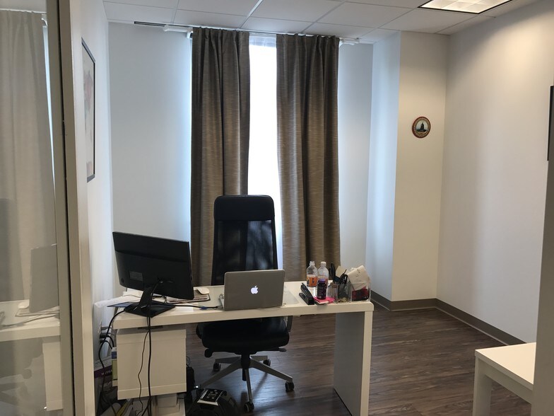More Photos Of 4600 East West Hwy, Bethesda Medical For Lease