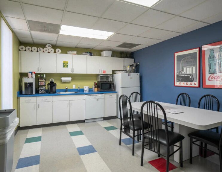 More Photos Of 17000 W Ten Mile Rd, Southfield Office For Sale