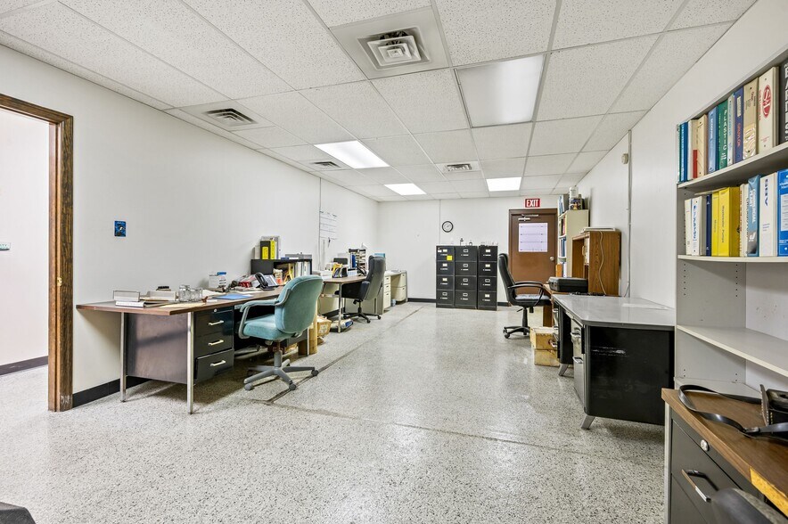 More Photos Of 921 Saw Mill Run Blvd, Pittsburgh Light Distribution For Sale