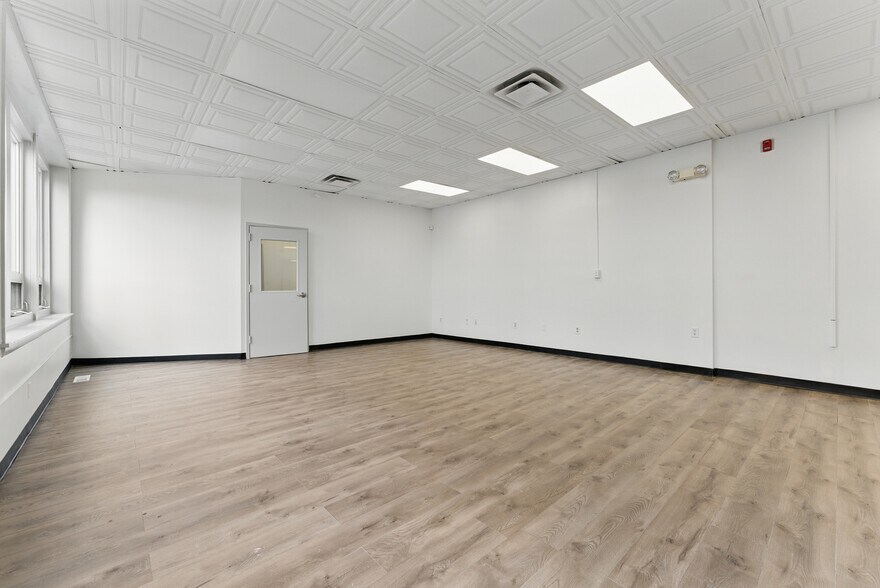 More Photos Of 755 New Ludlow Rd, South Hadley Warehouse For Sale