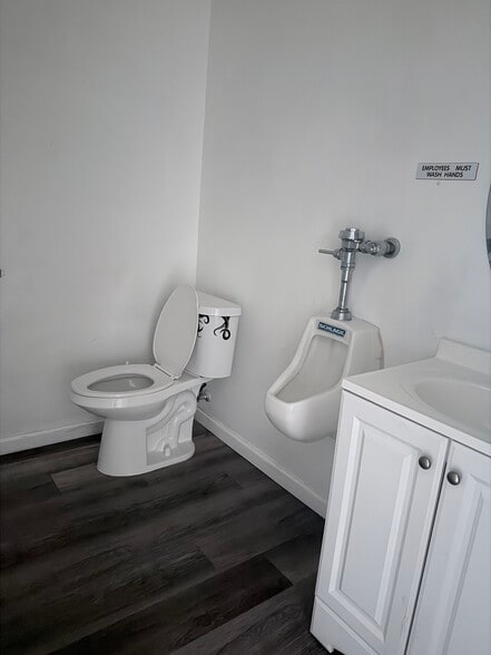More Photos Of 1105 W Tharpe St, Tallahassee Freestanding For Lease