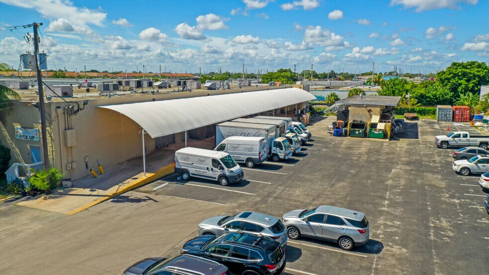 More Photos Of 4351 NE 12th Ter, Oakland Park Restaurant For Sale