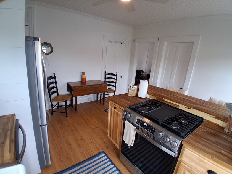 More Photos Of 117 Water St, Stonington Apartments For Sale
