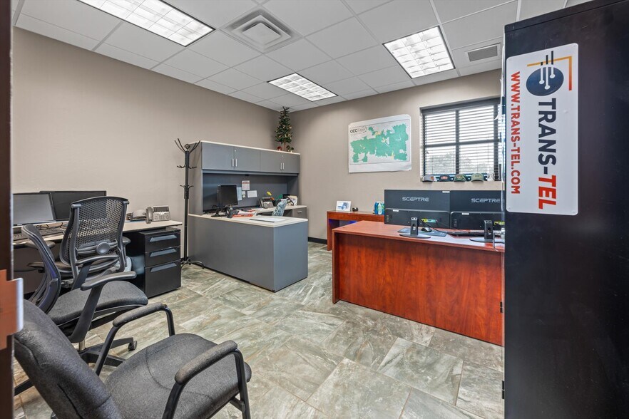 More Photos Of 12400 S Sunnylane Rd, Moore Manufacturing For Lease