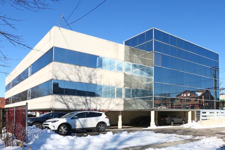 More Photos Of 21810-218-14 Northern Blvd, Bayside Medical For Lease