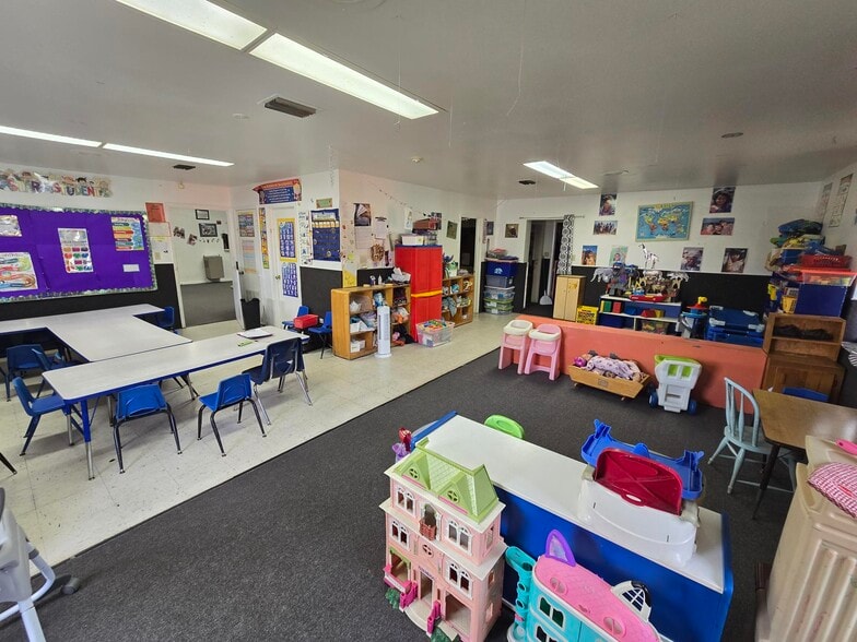 More Photos Of 8810 W Norfolk St, Tampa Schools For Sale