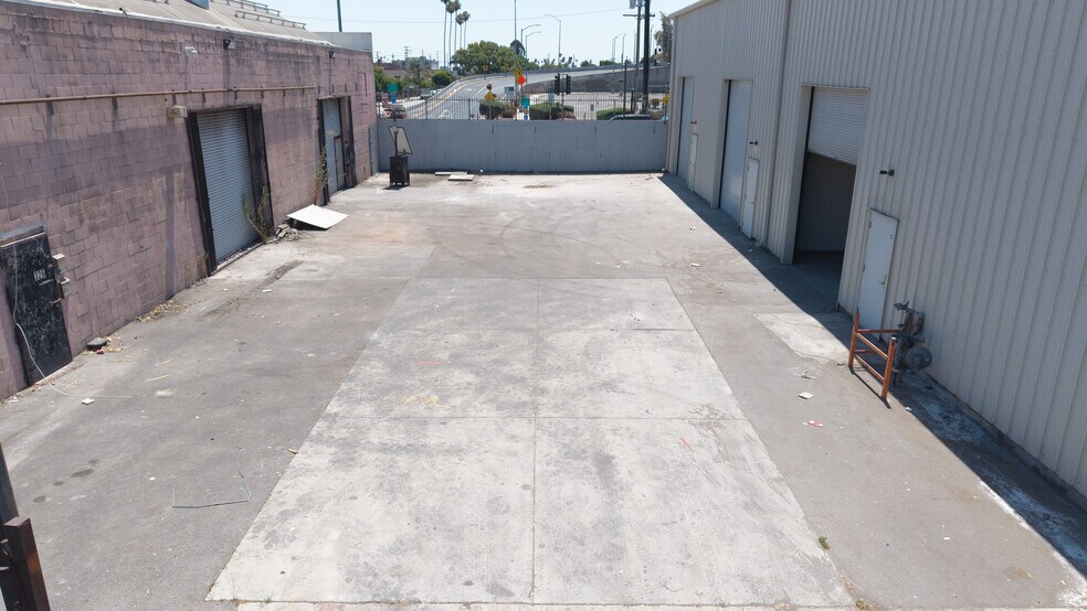 More Photos Of 326-330 W 58th St, Los Angeles Warehouse For Sale