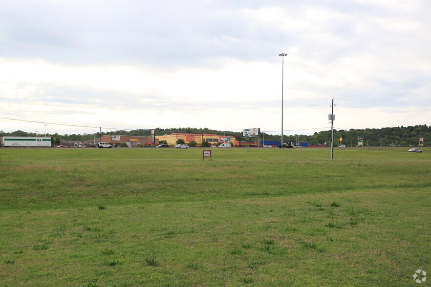 More Photos Of 601 N Walton Walker Blvd, Dallas Land For Sale