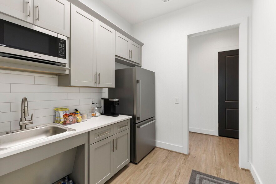 More Photos Of 15030 N. Eldridge Pky, Cypress Office For Lease