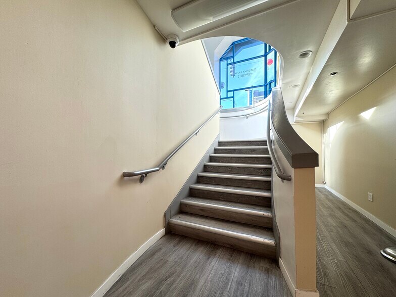 More Photos Of 815-821 Webster St, Oakland Storefront Retail Office For Lease