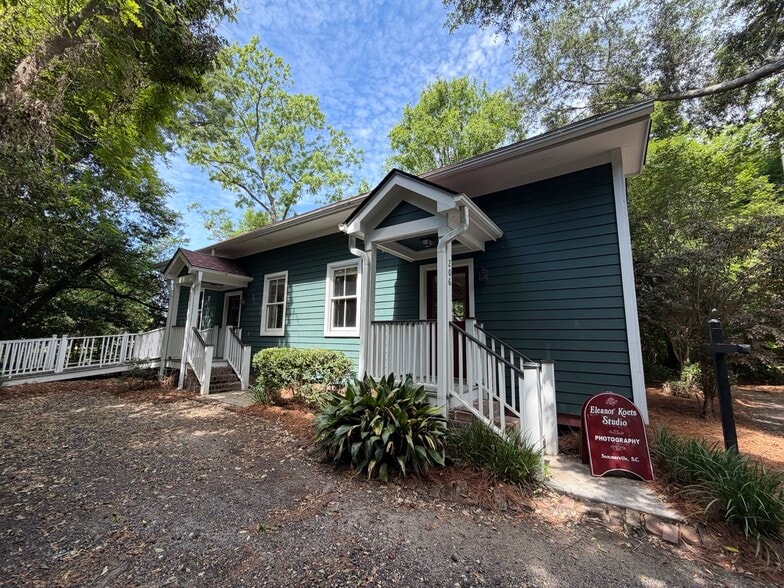 More Photos Of 206 E 2nd North St, Summerville Storefront Retail Office For Lease