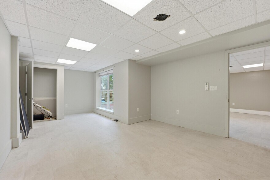 More Photos Of 190 University Dr, Amherst Office For Lease