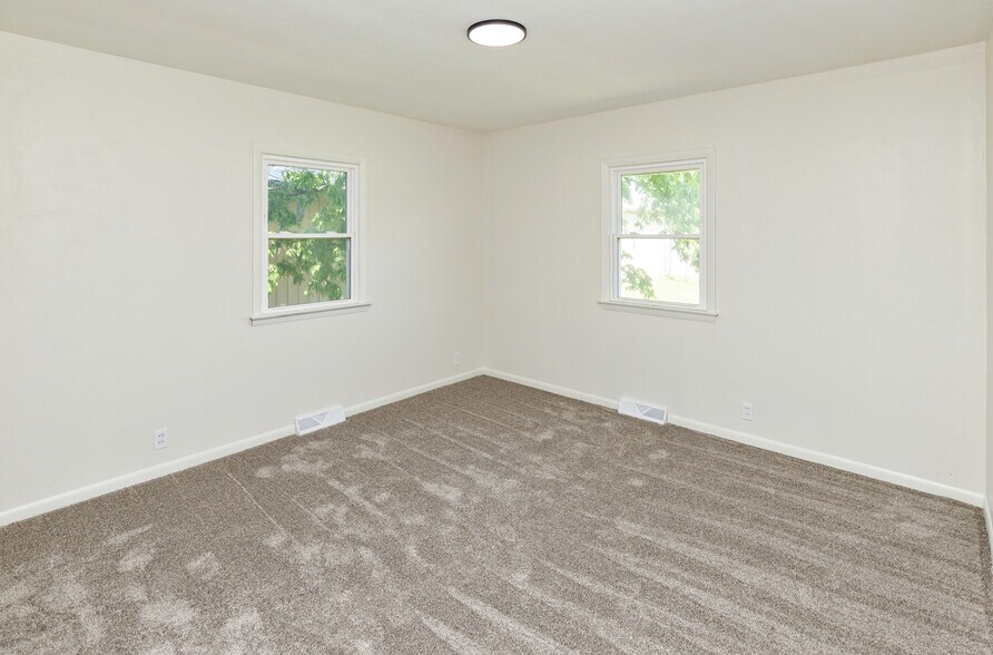 More Photos Of 1100 2nd St NE, Bondurant Industrial For Sale
