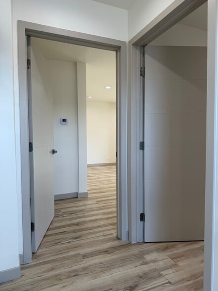 More Photos Of 1519-1521 W Glenoaks Blvd, Glendale Storefront Retail Residential For Lease