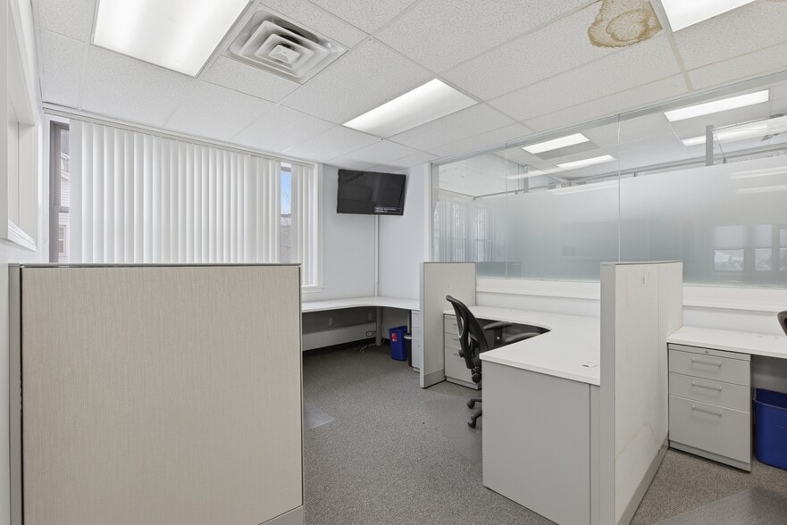 More Photos Of 174 Green St, Melrose Office For Sale