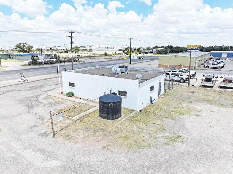 More Photos Of 1003 S County Rd W, Odessa Office For Lease